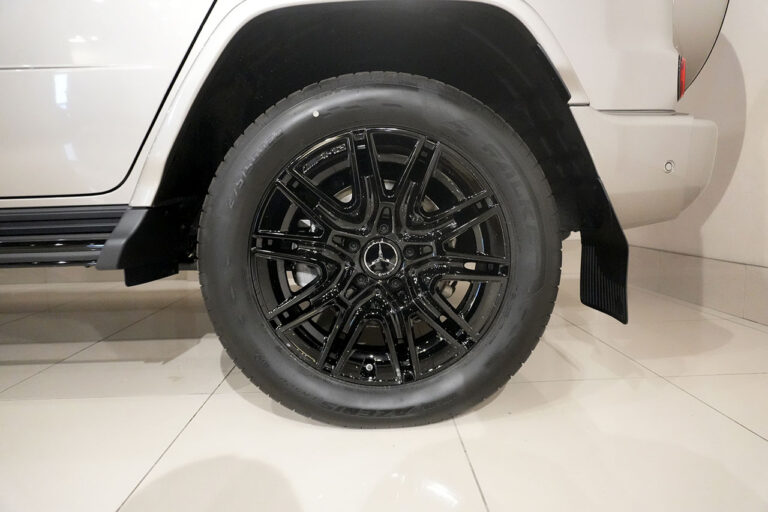 2025年式 メルセデスベンツ G450d AMGライン MANUFAKTURプログラムプラス ナイトパッケージ モハーベシルバー MQ4150