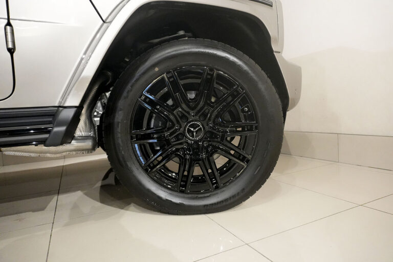 2025年式 メルセデスベンツ G450d AMGライン MANUFAKTURプログラムプラス ナイトパッケージ モハーベシルバー MQ4150