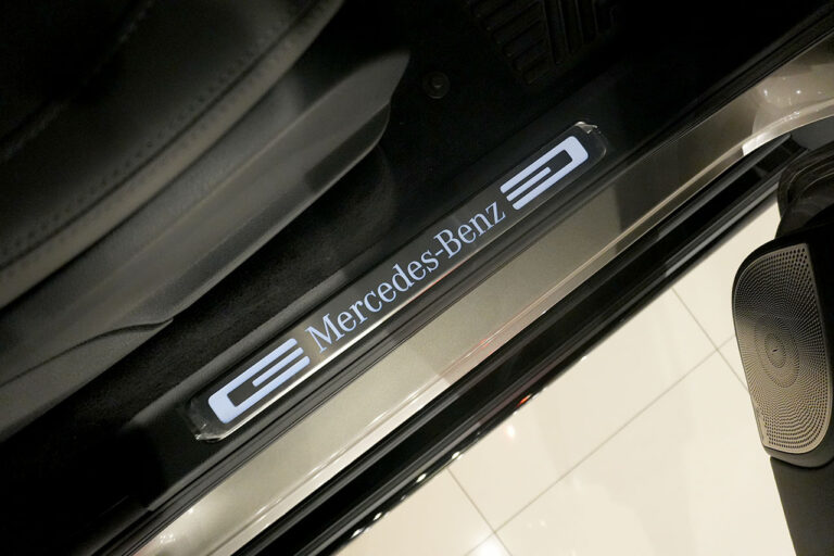 2025年式 メルセデスベンツ G450d AMGライン MANUFAKTURプログラムプラス ナイトパッケージ モハーベシルバー MQ4150
