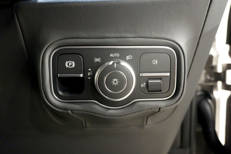 2025年式 メルセデスベンツ G450d AMGライン MANUFAKTURプログラムプラス ナイトパッケージ モハーベシルバー MQ4150