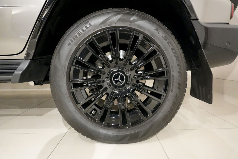 2023年式 メルセデスベンツ G400d ミッドナイト Gmanufakturプログラム AMGライン MQ4196