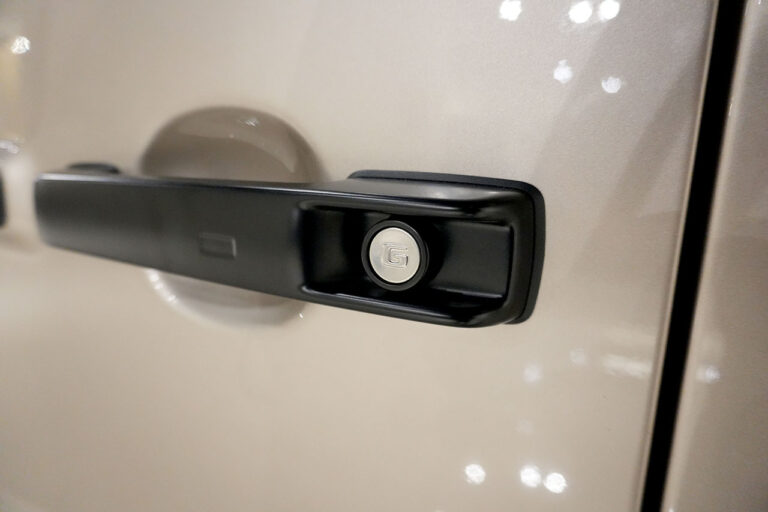 2025年式 メルセデスベンツ G450d(ISG搭載) ダークゴールド AMGラインPKG MANUFAKTURプログラム トラバーチンベージュ