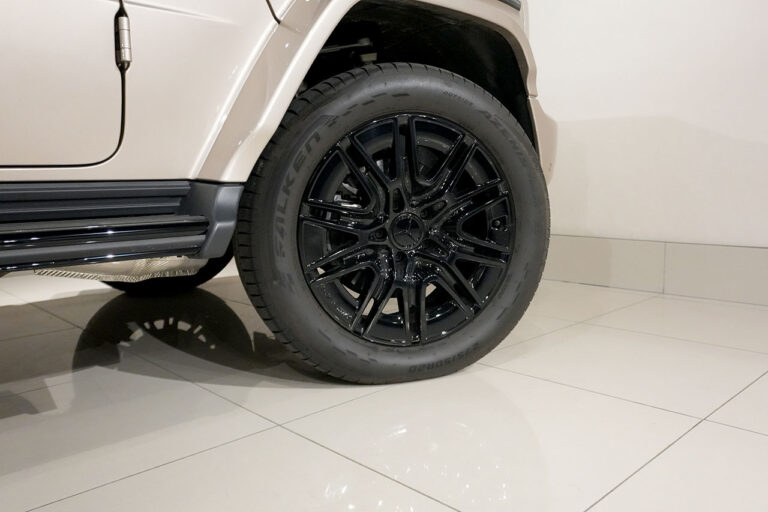 2025年式 メルセデスベンツ G450d(ISG搭載) ダークゴールド AMGラインPKG MANUFAKTURプログラム トラバーチンベージュ