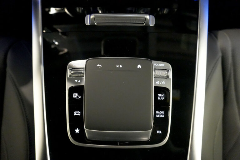 2026年式 メルセデスベンツ G450d MANUFAKTURプログラムプラス AMGライン ナイトパッケージ オブシディアンブラック MQ4203