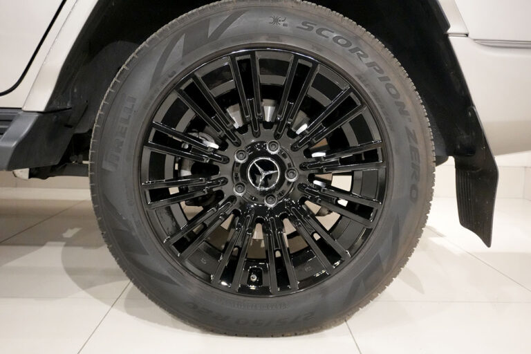 2024年式 メルセデスベンツ G400d Gmanufakturプログラムプラス AMGライン モハーベシルバー　MQ4206