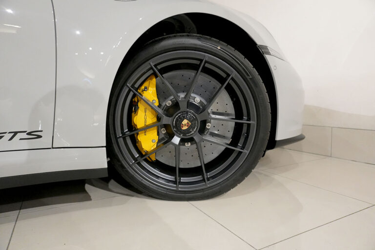 2026年式 ポルシェ 911カレラ 4 GTS PDK (992.2) クレヨン MQ4213