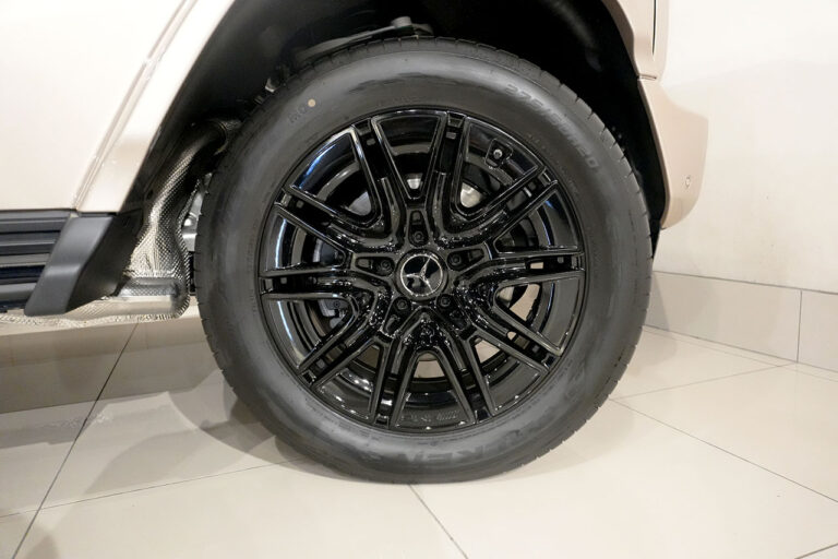 2026年式 メルセデスベンツ G450d MANUFAKTURプログラムプラス AMGライン AMGナイトパッケージ トラバーチンベージュ MQ4181