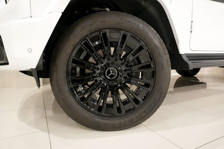 2024年式 メルセデスベンツ G450d ローンチエディション ダークプラチナ オパリスホワイト MQ4238