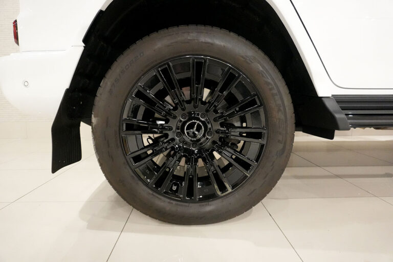 2024年式 メルセデスベンツ G450d ローンチエディション ダークプラチナ オパリスホワイト MQ4238