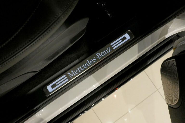 2024年式 メルセデスベンツ G450d ローンチエディション ダークプラチナ オパリスホワイト MQ4238