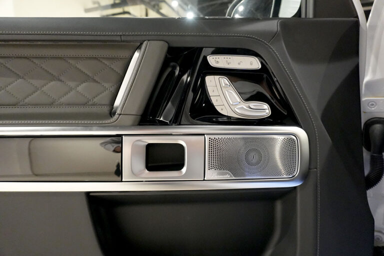 2024年式 メルセデスベンツ G450d ローンチエディション ダークプラチナ オパリスホワイト MQ4238