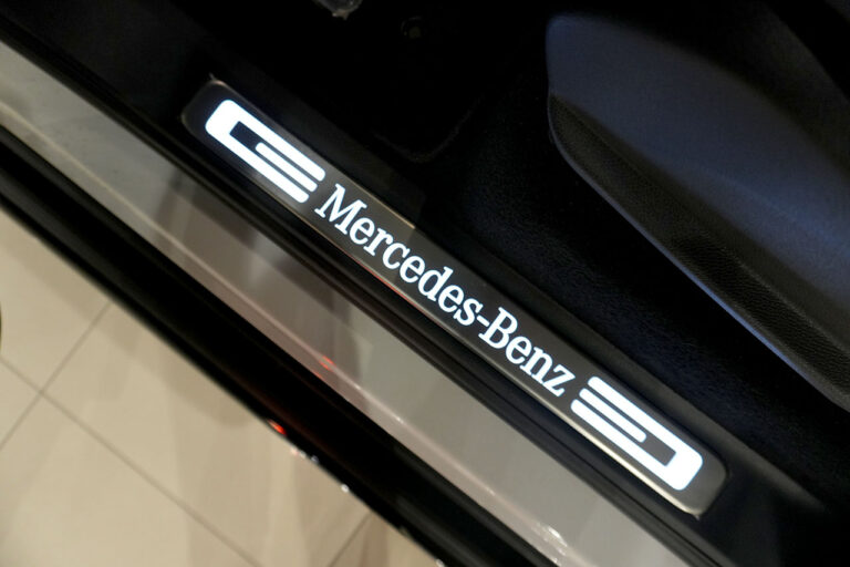 2024年式 メルセデスベンツ G450d ローンチエディション ダークプラチナ オパリスホワイト MQ4238