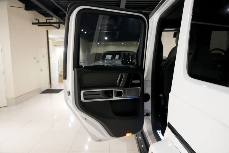 2024年式 メルセデスベンツ G450d ローンチエディション ダークプラチナ オパリスホワイト MQ4238