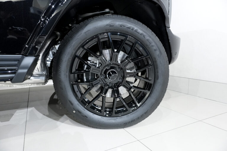 2025年式 メルセデスベンツ G450d ダークブラック MANUFAKTURプログラムプラス AMGライン オブシディアンブラック MQ4240