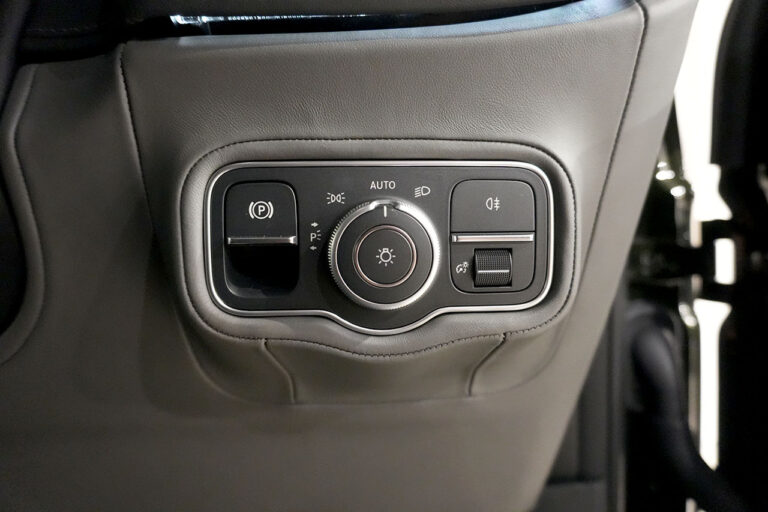 2025年モデル メルセデスAMG G63 MANUFAKTURプログラムプラス AMGナイトパッケージ MANUFAKTURオリーブ MQ4252