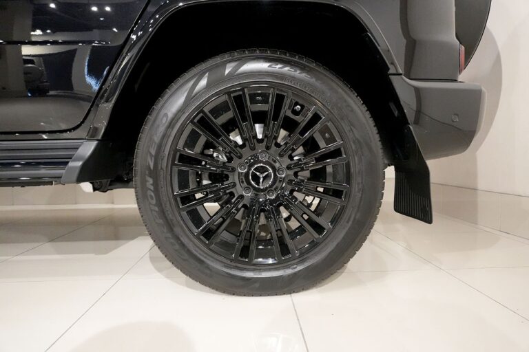 2023年式 メルセデスベンツ G400d maqspeed 12 ダークブラック Gmanufakturプログラム+ オブシディアンブラック MQ4241