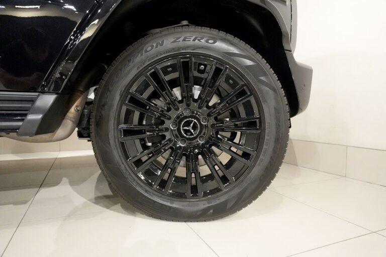 2023年式 メルセデスベンツ G400d maqspeed 12 ダークブラック Gmanufakturプログラム+ オブシディアンブラック MQ4241