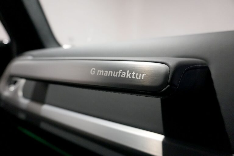 2023年式 メルセデスベンツ G400d maqspeed 12 ダークブラック Gmanufakturプログラム+ オブシディアンブラック MQ4241