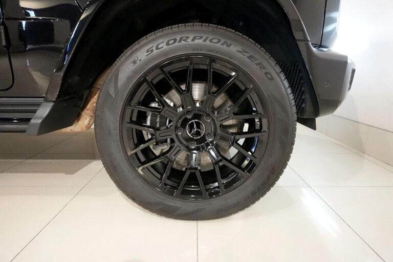 2023年式メルセデスベンツ G400d maqspeed 9 ダークブラック AMGライン Gmanufakturプログラム オブシディアンブラック MQ4259