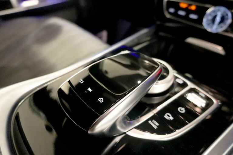 2024年式 メルセデスベンツ G400d ダークプラチナ Gmanufakturプログラム+ AMGライン オパリスホワイト MQ4270