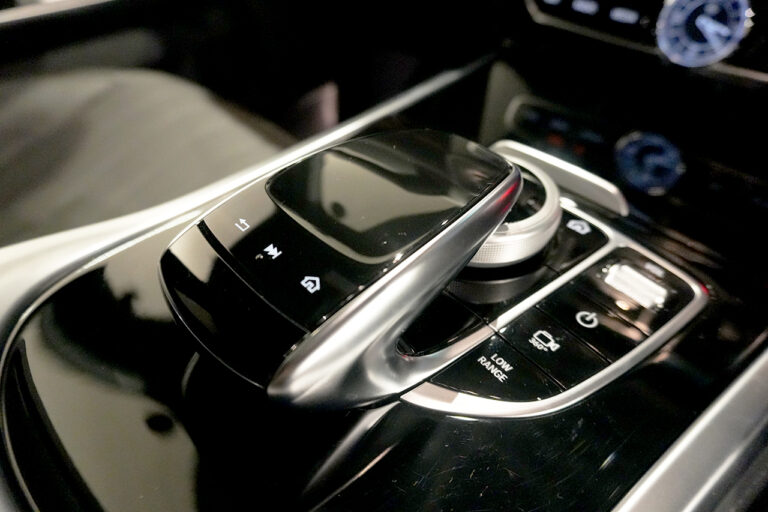 2023年式 メルセデスベンツ G400d Gmanufakturプログラム+ AMGライン オパリスホワイト MQ4275