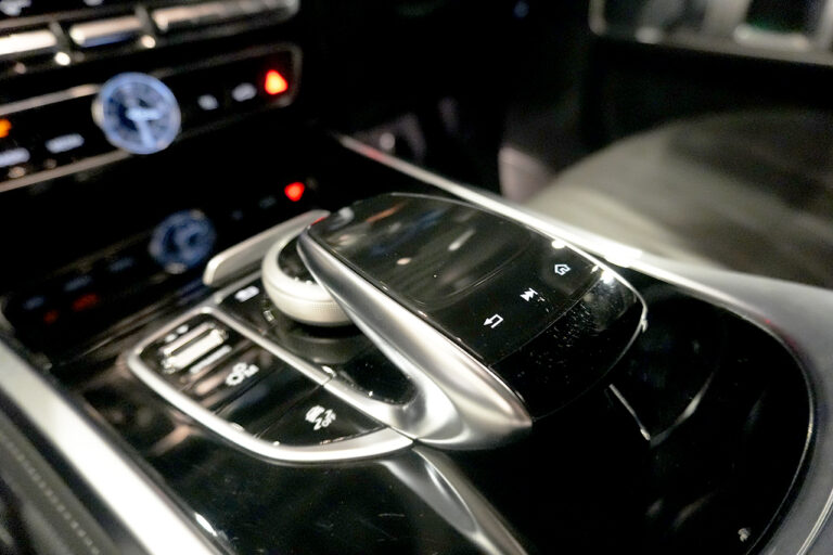 2023年式 メルセデスベンツ G400d Gmanufakturプログラム+ AMGライン オパリスホワイト MQ4275