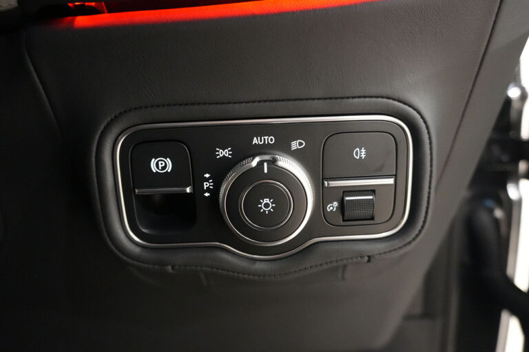 2026年式 メルセデスベンツ G450d AMGライン ナイトPKG MANUAKTURプログラム+ グラファイト MQ4226