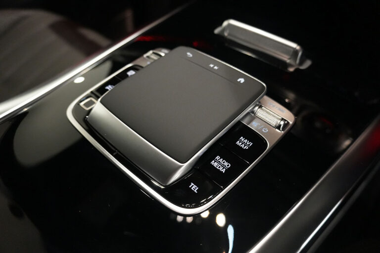 2026年式 メルセデスベンツ G450d AMGライン ナイトPKG MANUAKTURプログラム+ グラファイト MQ4226