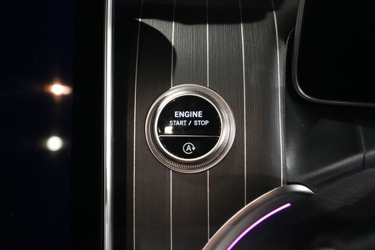 2025年式 メルセデスベンツ GLC220d 4MATIC クーペ AMGライン オブシディアンブラック MQ4317